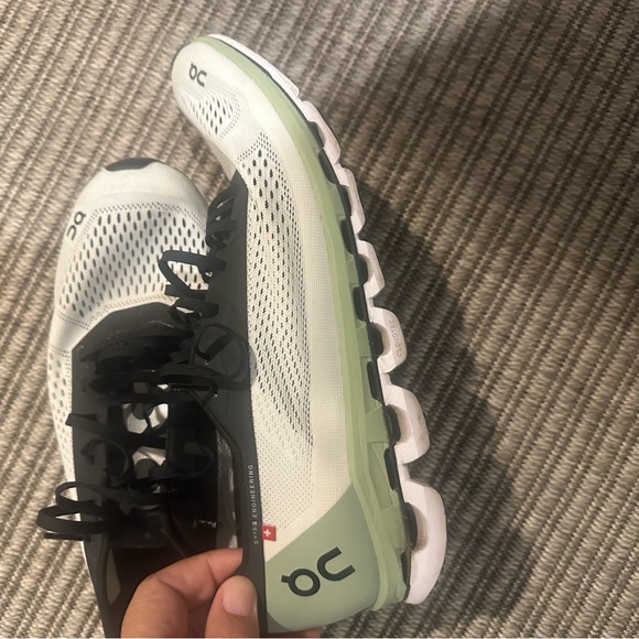 Mens On Cloud size 11 green, white and black - Picture 3 of 4